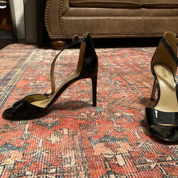 Michael Kors sandal - Picture 2 of 6